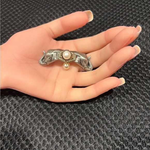 Vintage Elephant Brooch with Faux Pearls - Tribal-Inspired Design - Picture 8 of 8